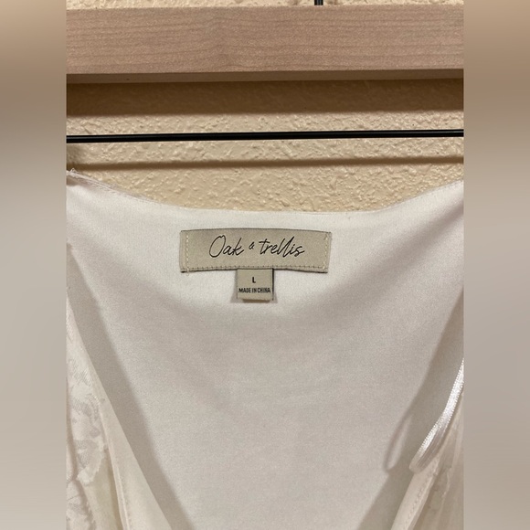 Oak and trellis - Picture 2 of 6